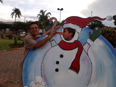 Carlos e Nelson testando a qualidade do boneco!