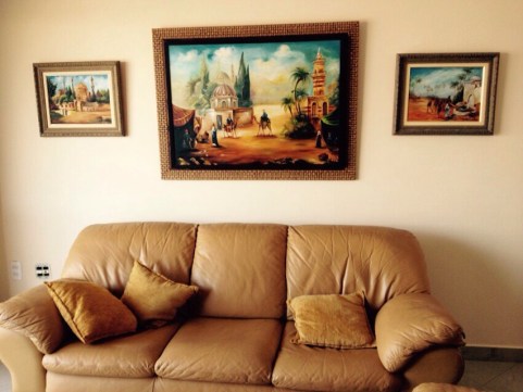 sala com paisagem arabe